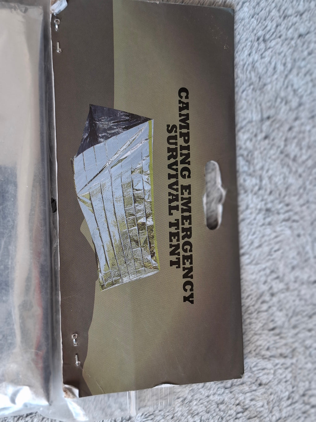 Tente de survie argentée
