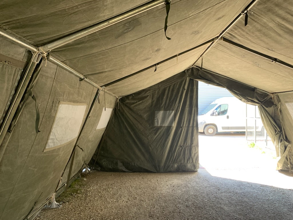 Tente militaire d'occasion 10M50x5M30