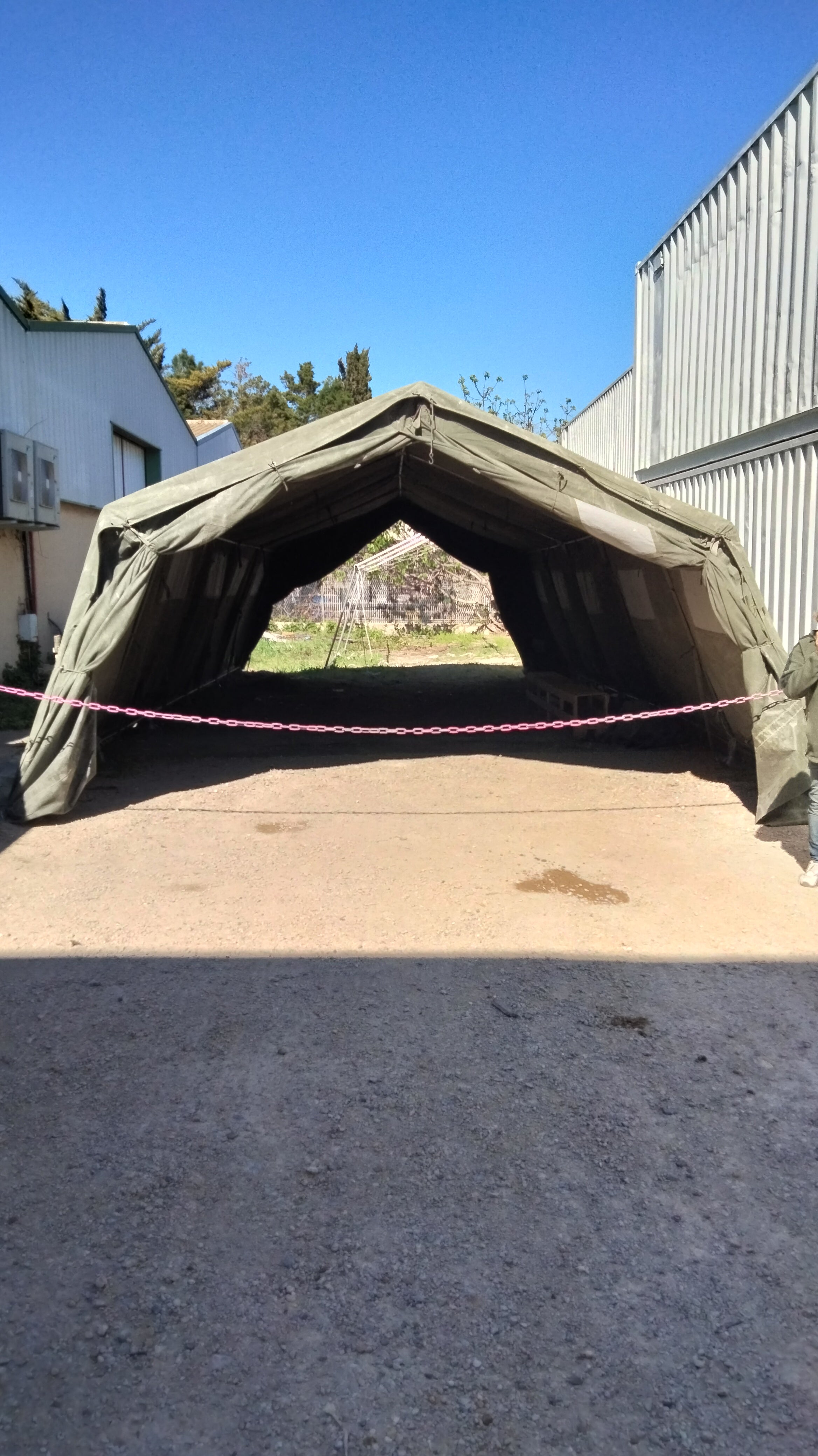 Tente militaire d'occasion 10M50x5M30